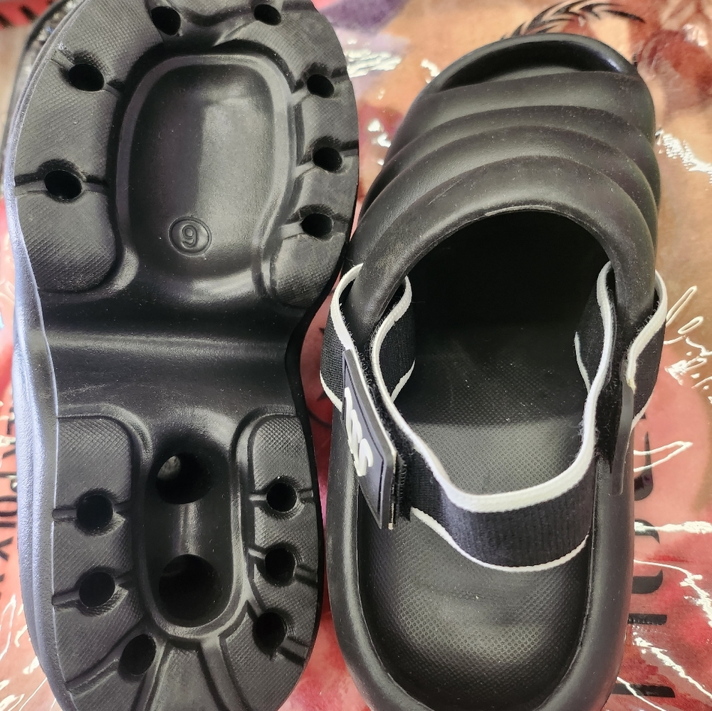 Shoes - Picture 2 of 3